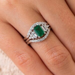 Silver Emerald Wedding Ring Set, Minimalist Green Emerald Ring, Stackable Curved Band, 925 Silver Matching Ring Set, Vintage Silver Jewelry