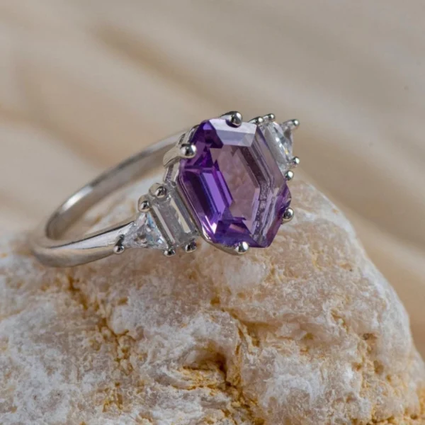 Elysian Amethyst Spark – Purple Diamond Promise Ring A captivating fusion of romance and royalty.